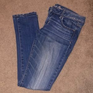 American Eagle size 6 stretch— skinny jeans.